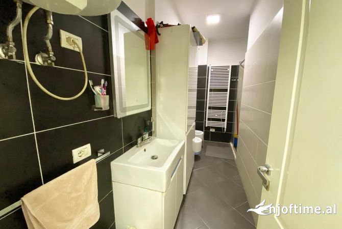 Shtepi me qera Apartament ne Tirane, 2+1, Mobilimi E mobiluar, Pagesa 780  Euro.