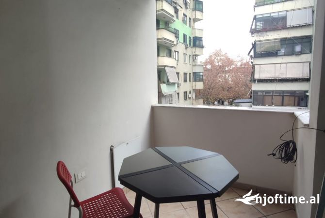 Shtepi me qera Apartament ne Tirane, 2+1, Mobilimi Pjeserisht e mobiluar, Pagesa 650  Euro.