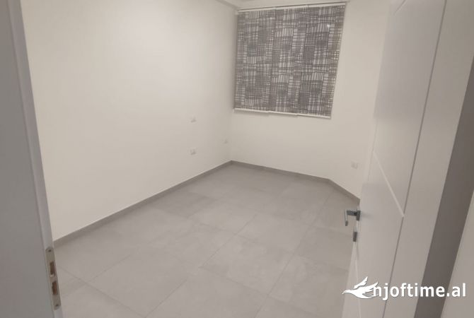 Shtepi me qera Apartament ne Tirane, 2+1, Mobilimi Pjeserisht e mobiluar, Pagesa 650  Euro.
