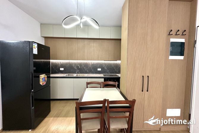 Shtepi me qera Apartament ne Tirane, 2+1, Mobilimi E mobiluar, Pagesa 1,000  Euro.