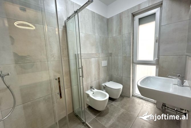 Shtepi me qera Apartament ne Tirane, 2+1, Mobilimi E mobiluar, Pagesa 1,000  Euro.