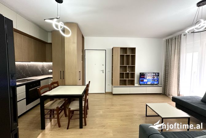 Shtepi me qera 2+1 ne Tirane - 1,000 Euro