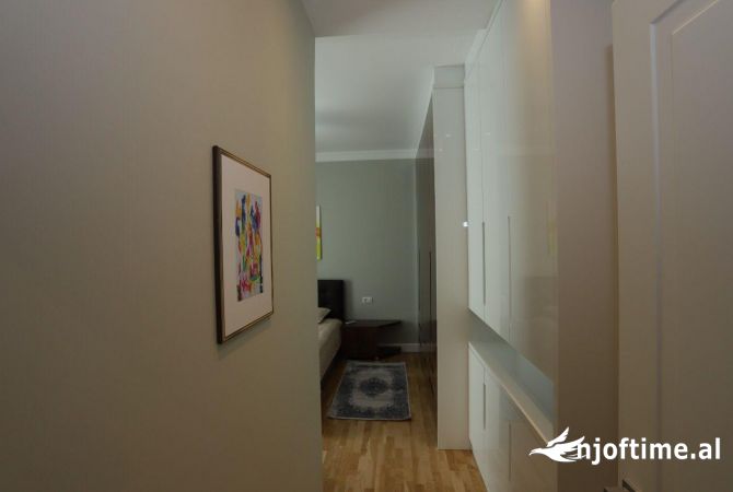 Shtepi me qera Apartament ne Tirane, 2+1, Mobilimi E mobiluar, Pagesa 1,400  Euro.