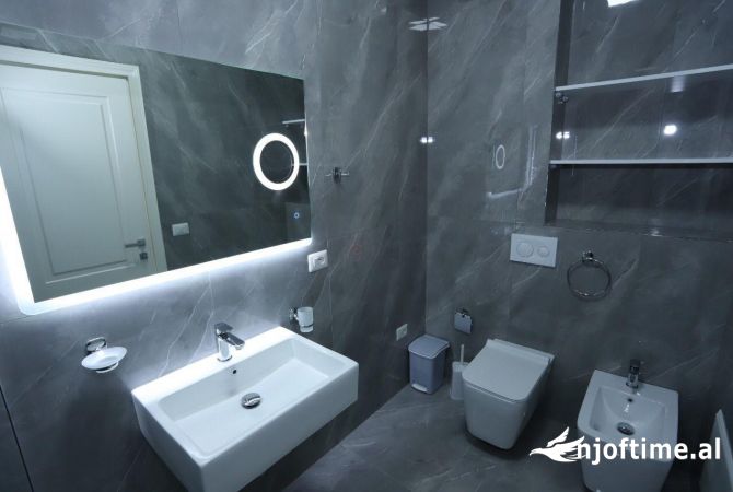 Shtepi me qera Apartament ne Tirane, 2+1, Mobilimi E mobiluar, Pagesa 1,400  Euro.