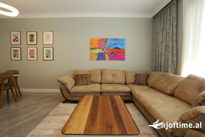 Shtepi me qera 2+1 ne Tirane - 1,400 Euro