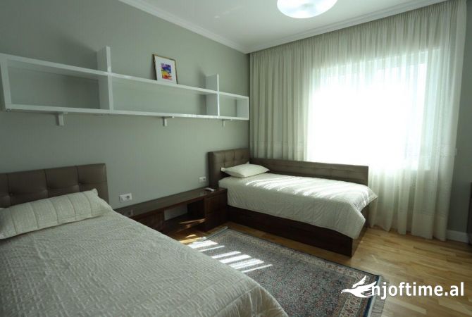 Shtepi me qera Apartament ne Tirane, 2+1, Mobilimi E mobiluar, Pagesa 1,400  Euro.