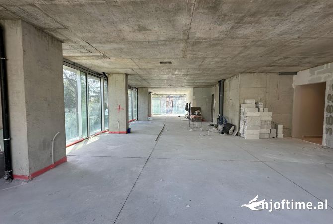 Ambient biznesi me qera 3+1 ne Tirane - 5,000 Euro
