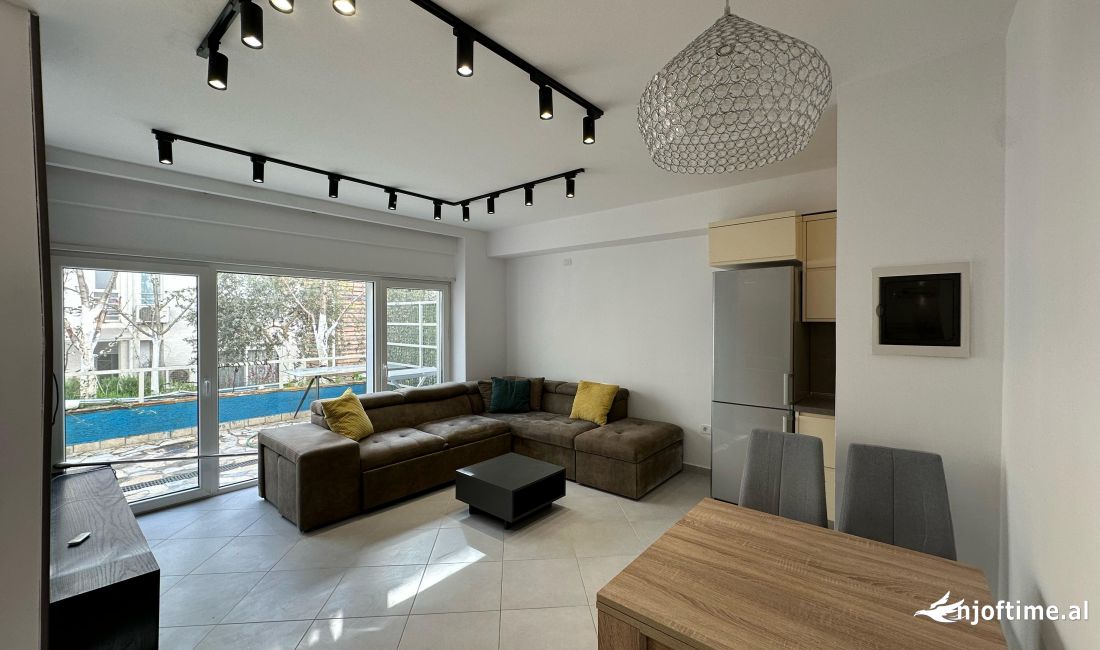 Shtepi me qera Apartament ne Tirane, 2+1, Mobilimi E mobiluar, Pagesa 900  Euro.