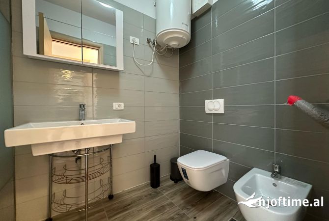 Shtepi me qera Apartament ne Tirane, 2+1, Mobilimi E mobiluar, Pagesa 900  Euro.