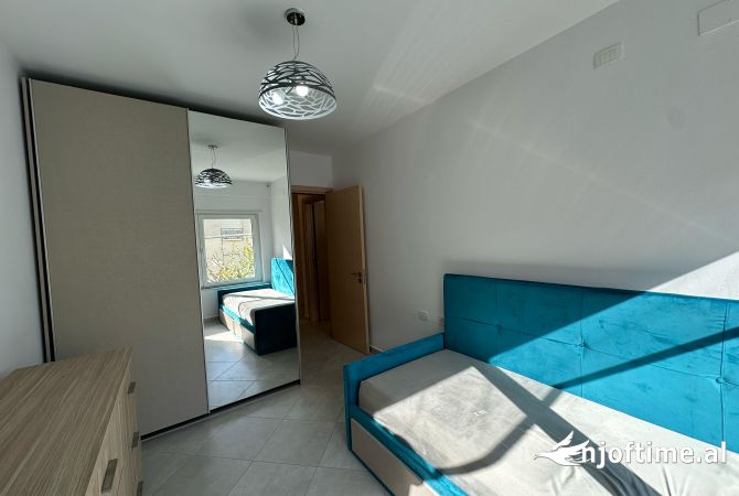Shtepi me qera Apartament ne Tirane, 2+1, Mobilimi E mobiluar, Pagesa 900  Euro.