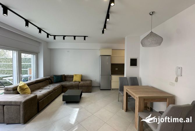 Shtepi me qera 2+1 ne Tirane - 900 Euro