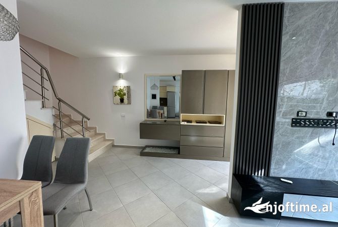 Shtepi me qera Apartament ne Tirane, 2+1, Mobilimi E mobiluar, Pagesa 900  Euro.