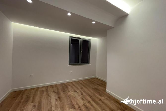 Shtepi ne shitje Apartament ne Tirane, 2+1, Mobilimi Bosh, pa mobiluar, Pagesa 237,000  Euro.