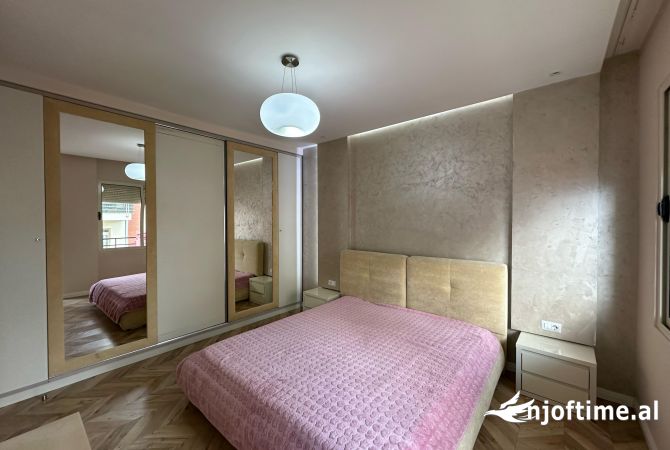 Shtepi me qera Apartament ne Tirane, 2+1, Mobilimi E mobiluar, Pagesa 700  Euro.