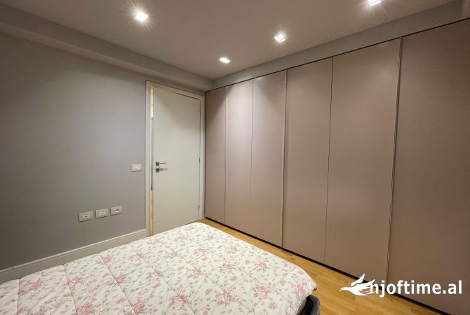 Shtepi me qera Apartament ne Tirane, 2+1, Mobilimi E mobiluar, Pagesa 1,300  Euro.