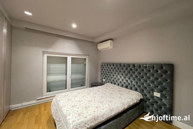 Shtepi me qera Apartament ne Tirane, 2+1, Mobilimi E mobiluar, Pagesa 1,300  Euro.