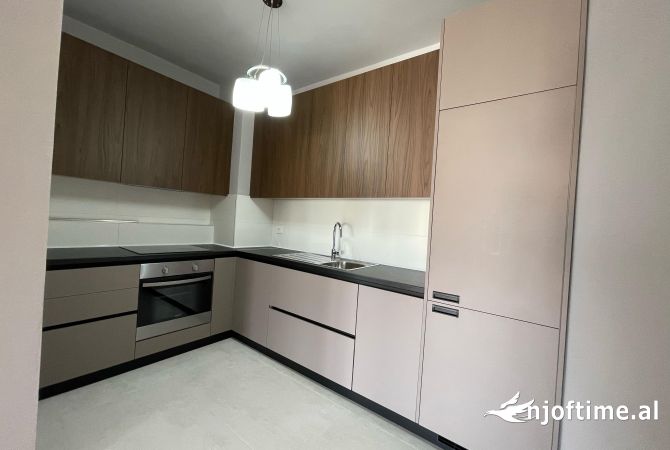 Shtepi me qera Apartament ne Tirane, 1+1, Mobilimi E mobiluar, Pagesa 700  Euro.