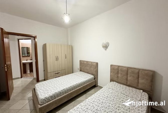 Shtepi me qera Apartament ne Tirane, 2+1, Mobilimi E mobiluar, Pagesa 380  Euro.