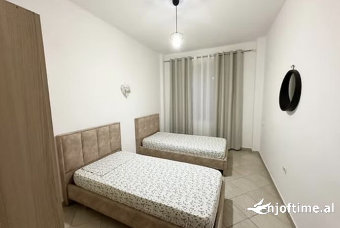 Shtepi me qera Apartament ne Tirane, 2+1, Mobilimi E mobiluar, Pagesa 380  Euro.
