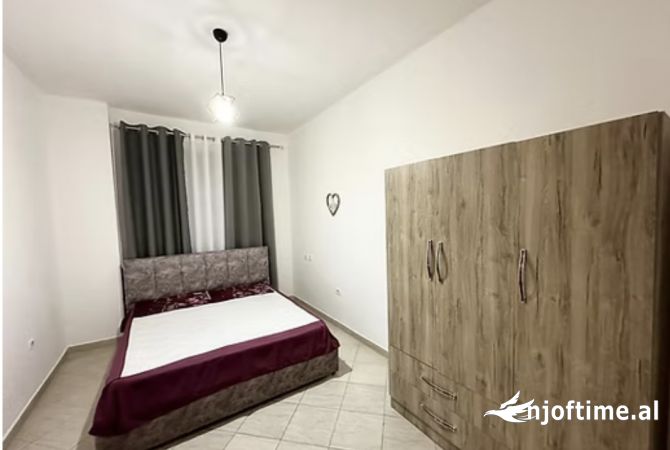 Shtepi me qera Apartament ne Tirane, 2+1, Mobilimi E mobiluar, Pagesa 380  Euro.