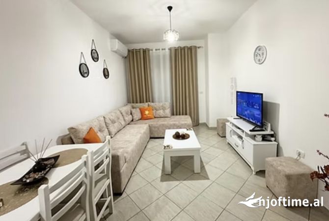 Shtepi me qera 2+1 ne Tirane - 380 Euro