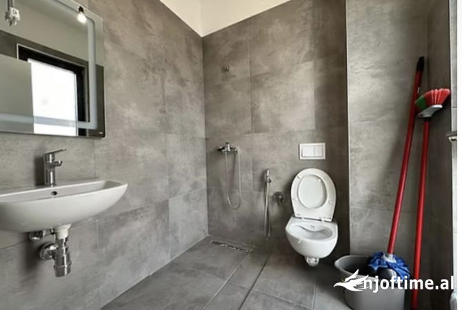 Ambient biznesi me qera 3+1 ne Tirane - 350 Euro