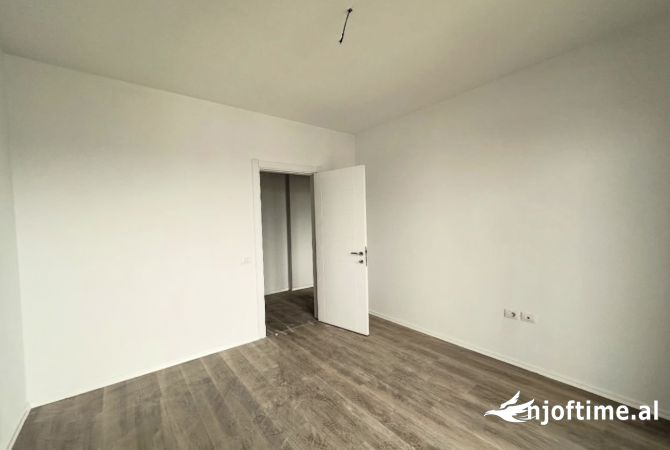 Shtepi ne shitje Apartament ne Tirane, 2+1, Mobilimi Bosh, pa mobiluar, Pagesa 103,800  Euro.