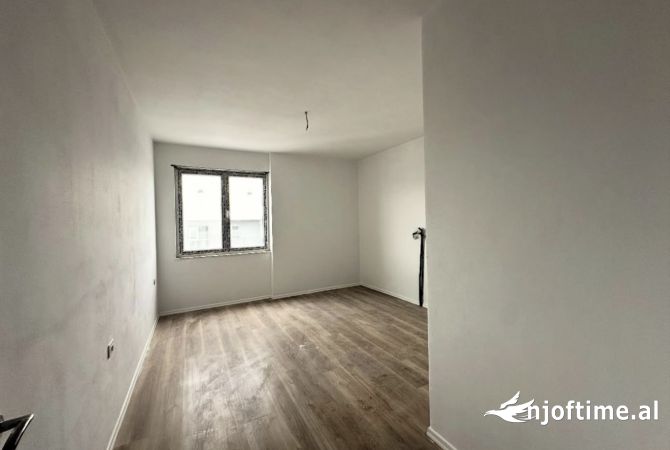Shtepi ne shitje Apartament ne Tirane, 2+1, Mobilimi Bosh, pa mobiluar, Pagesa 103,800  Euro.