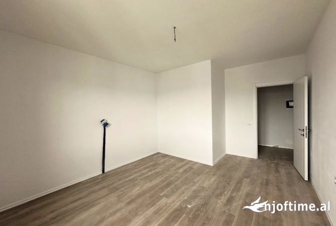 Shtepi ne shitje Apartament ne Tirane, 2+1, Mobilimi Bosh, pa mobiluar, Pagesa 103,800  Euro.