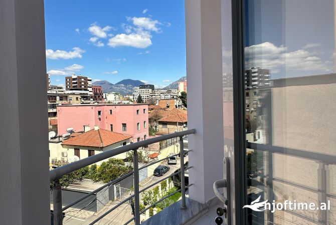 Shtepi ne shitje Apartament ne Tirane, 2+1, Mobilimi Bosh, pa mobiluar, Pagesa 195,000  Euro.