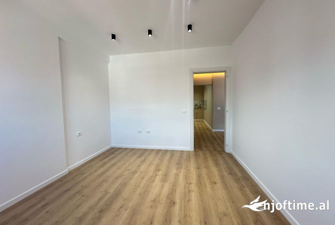 Shtepi ne shitje Apartament ne Tirane, 2+1, Mobilimi Bosh, pa mobiluar, Pagesa 195,000  Euro.