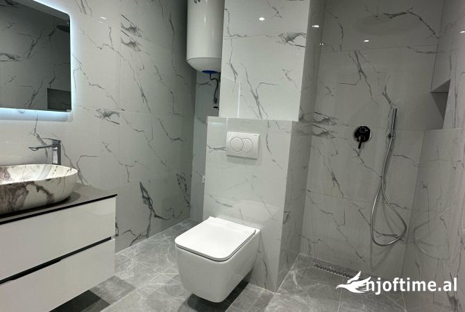 Shtepi ne shitje Apartament ne Tirane, 2+1, Mobilimi Bosh, pa mobiluar, Pagesa 195,000  Euro.