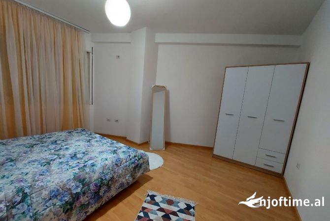 Shtepi me qera Apartament ne Tirane, 2+1, Mobilimi E mobiluar, Pagesa 700  Euro.