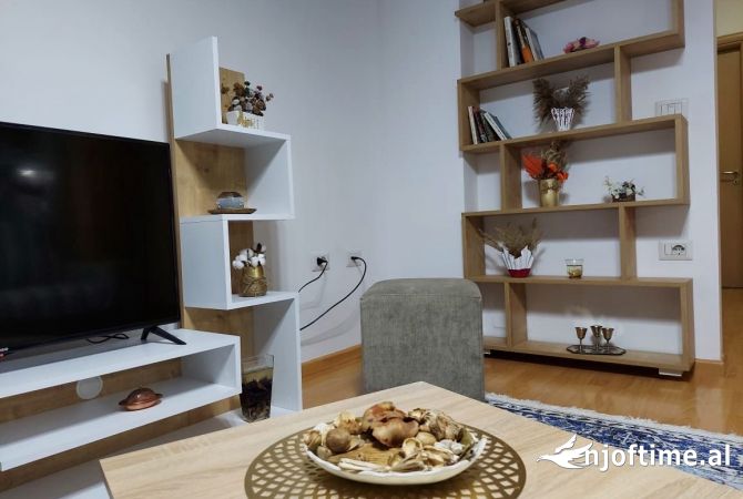 Shtepi me qera Apartament ne Tirane, 2+1, Mobilimi E mobiluar, Pagesa 700  Euro.