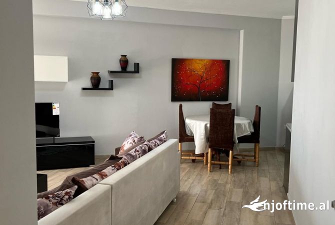 Shtepi me qera Apartament ne Tirane, 2+1, Mobilimi E mobiluar, Pagesa 500  Euro.