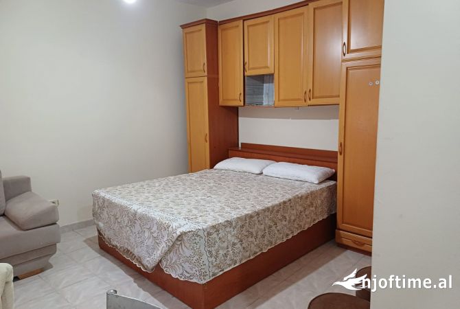 Shtepi me qera Garsoniere ne Tirane - 35,000 Leke