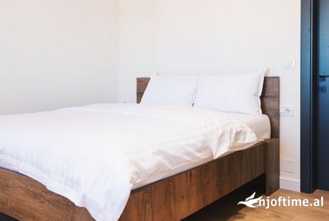 Shtepi me qera 2+1 ne Tirane - 1,200 Euro