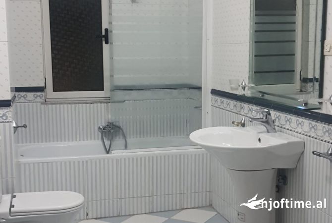 Shtepi me qera 4+1 ne Tirane - 1,300 Euro
