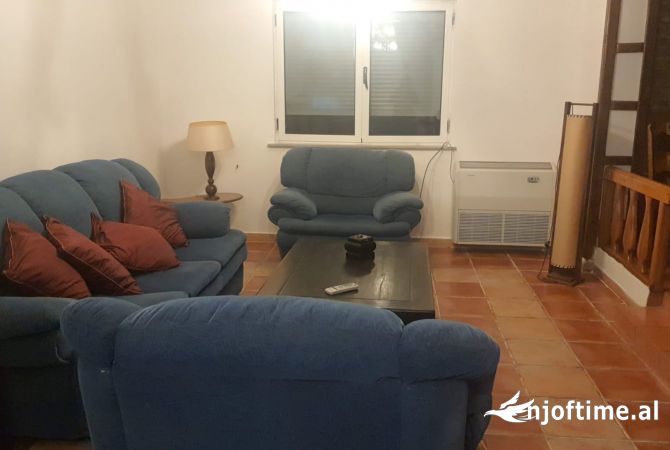 Penthouse (panoramic top floor) for rent in Tirana 4+1, In Part