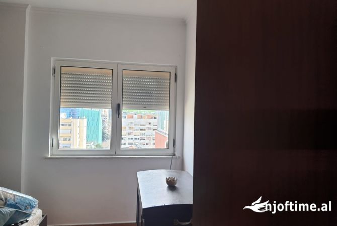 Penthouse (panoramic top floor) for rent in Tirana 4+1, In Part