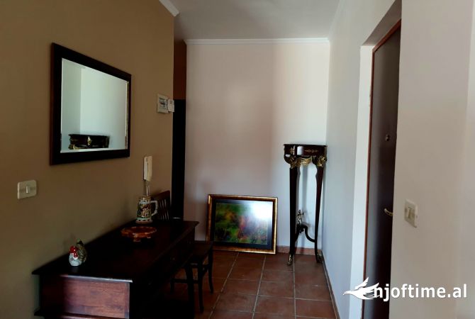 Penthouse (panoramic top floor) for rent in Tirana 4+1, In Part