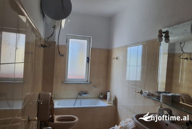 Penthouse (panoramic top floor) for rent in Tirana 4+1, In Part