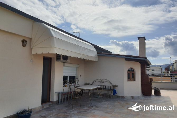 Penthouse (panoramic top floor) for rent in Tirana 4+1, In Part