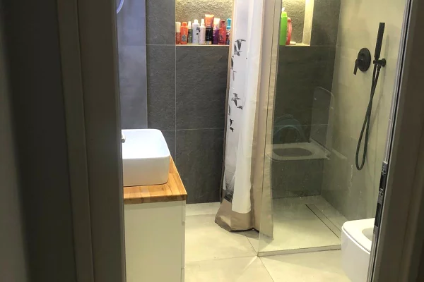 Shtepi me qera 2+1 ne Tirane - 650 Euro