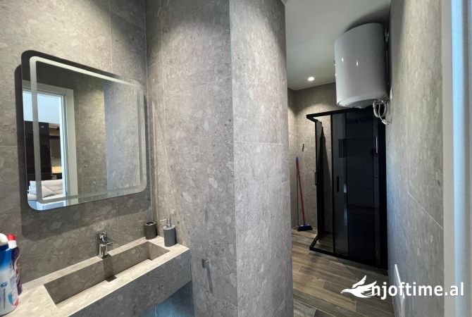 Shtepi me qera Duplex(shtepi me 2 kate) ne Tirane, 2+1, Mobilimi E mobiluar, Pagesa 1,800  Euro.