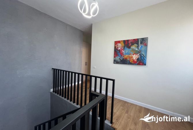 Shtepi me qera Duplex(shtepi me 2 kate) ne Tirane, 2+1, Mobilimi E mobiluar, Pagesa 1,800  Euro.