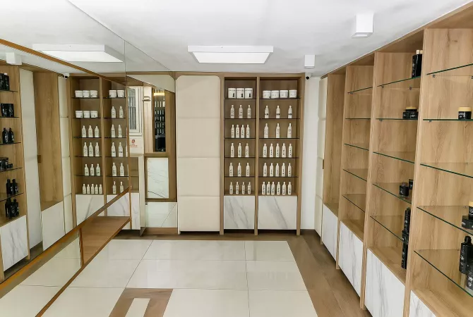 Ambiente Commerciale in Vendita 1+1 a Tirana - 99,000 Euro