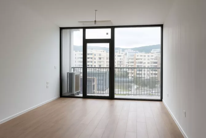 Ambiente Commerciale in Affitto 3+1 a Tirana - 1,200 Euro