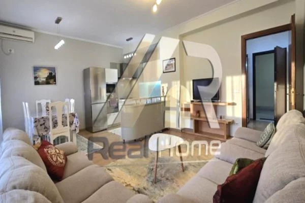 Shtepi me qera 2+1 ne Tirane - 750 Euro