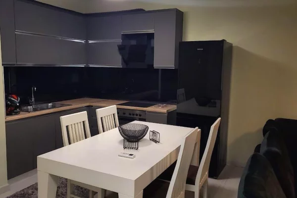 Shtepi me qera 2+1 ne Tirane - 900 Euro